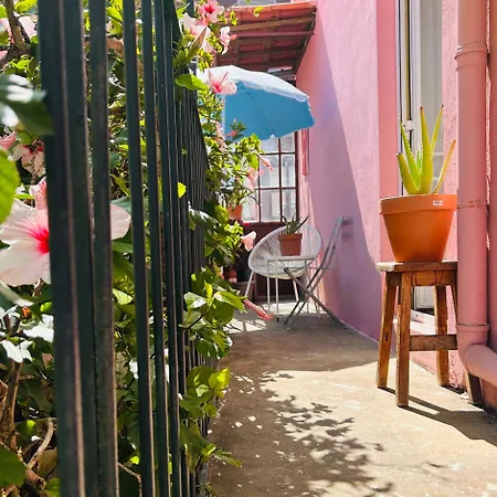 Homestay szállás Boogaloo House The Pink Setúbal