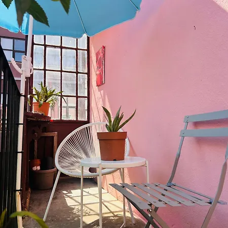 Homestay Boogaloo House The Pink *